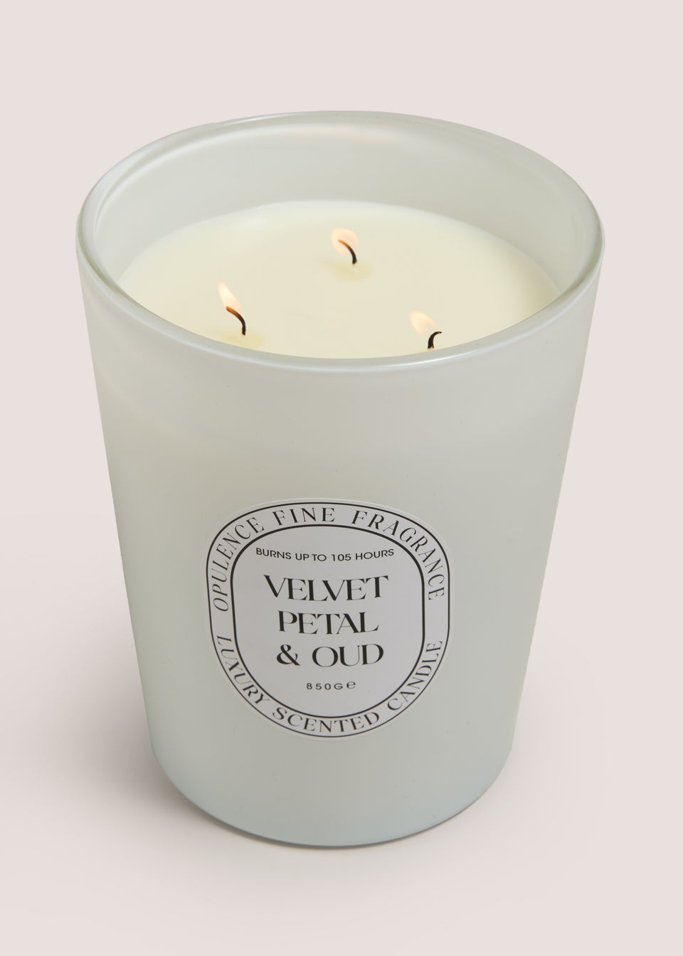 White Velvet Petal & Oud Large Candle
