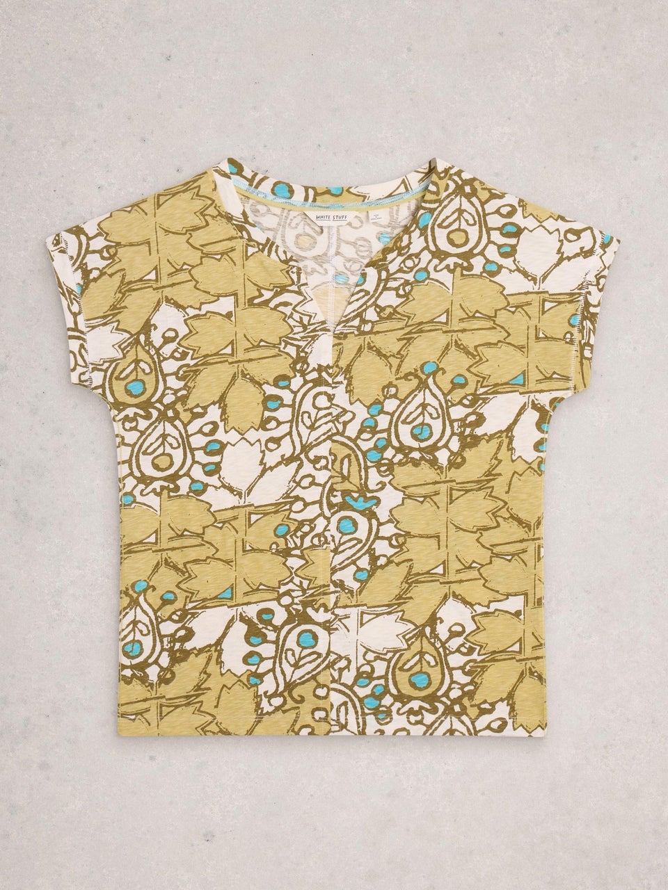 T-Shirt Nelly mit Keilausschnitt