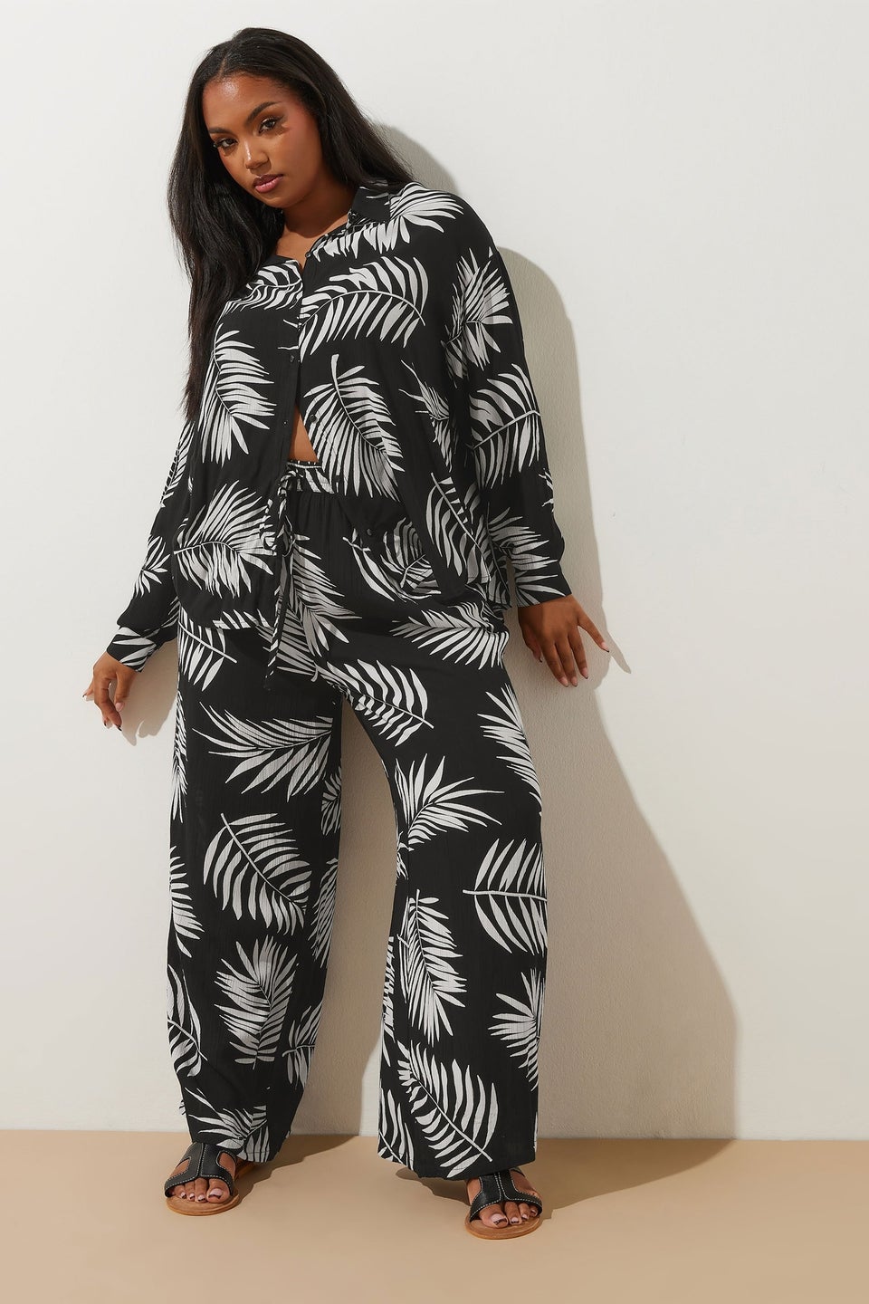 Yours Curve Black & White Palm Print Crinkle Wide Leg Trousers