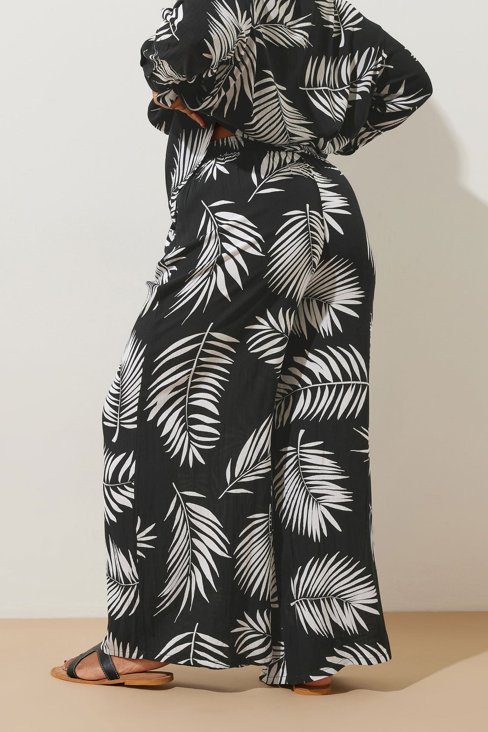 Yours Curve Black & White Palm Print Crinkle Wide Leg Trousers