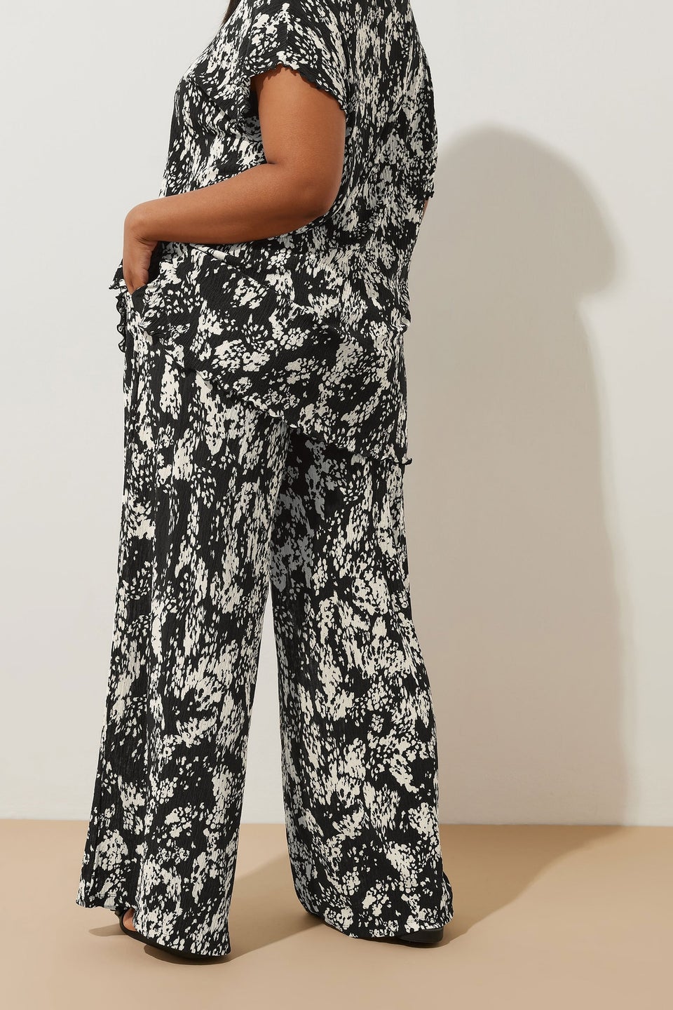 Yours Curve Black Abstract Print Plisse Wide Leg Trousers