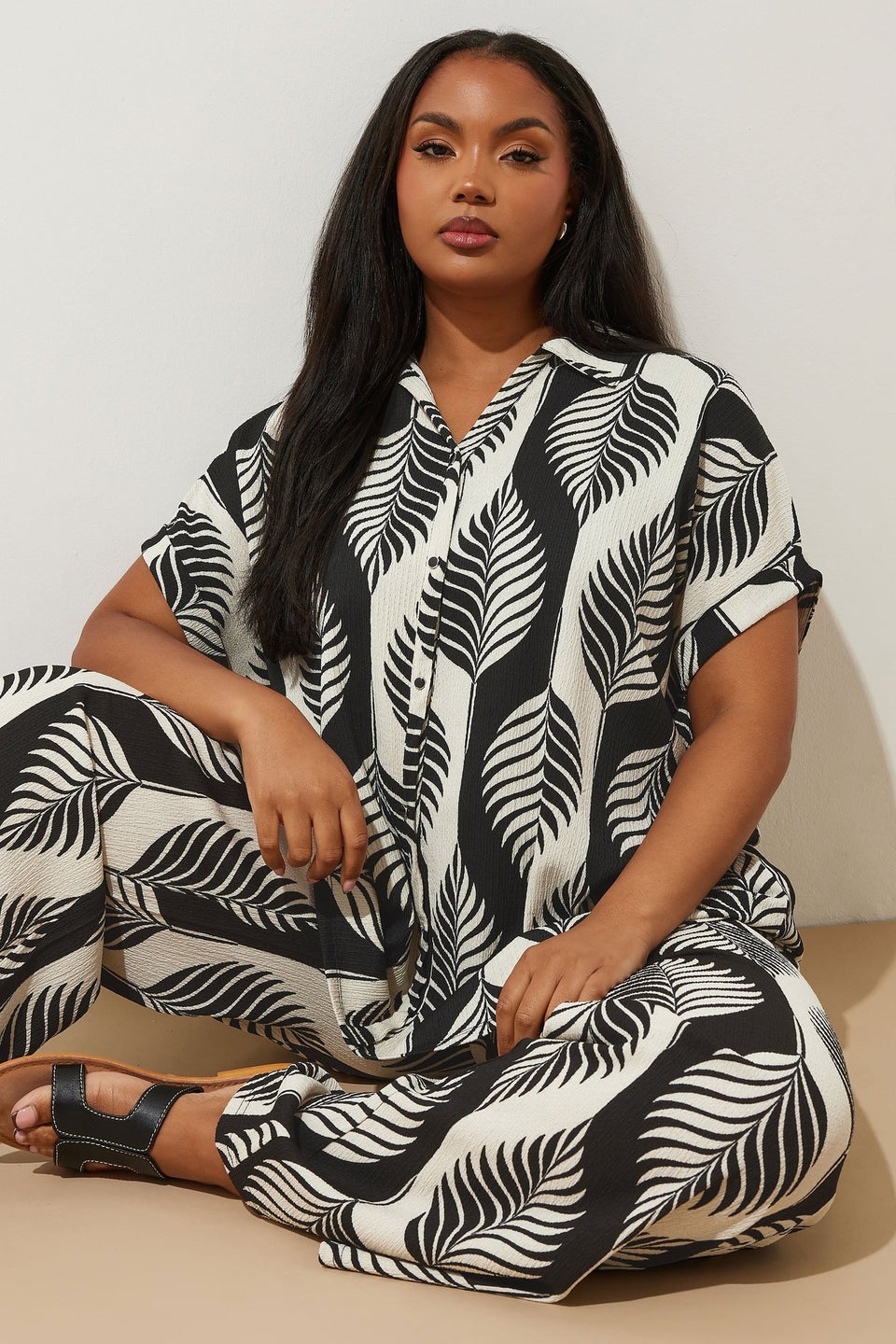 Yours Curve Black & White Leaf Print Textured Shirt