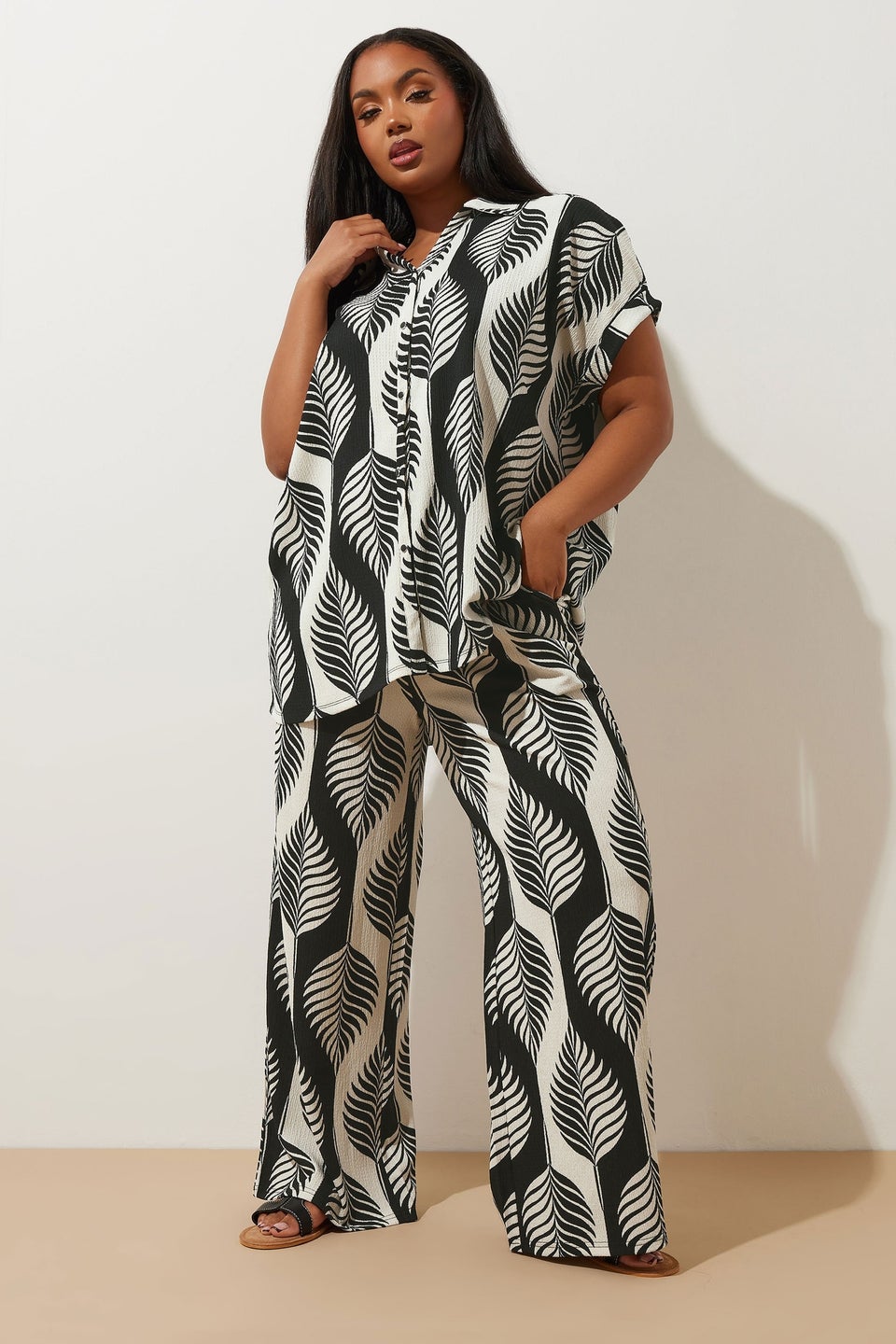 Yours Curve Black & White Leaf Print Textured Shirt