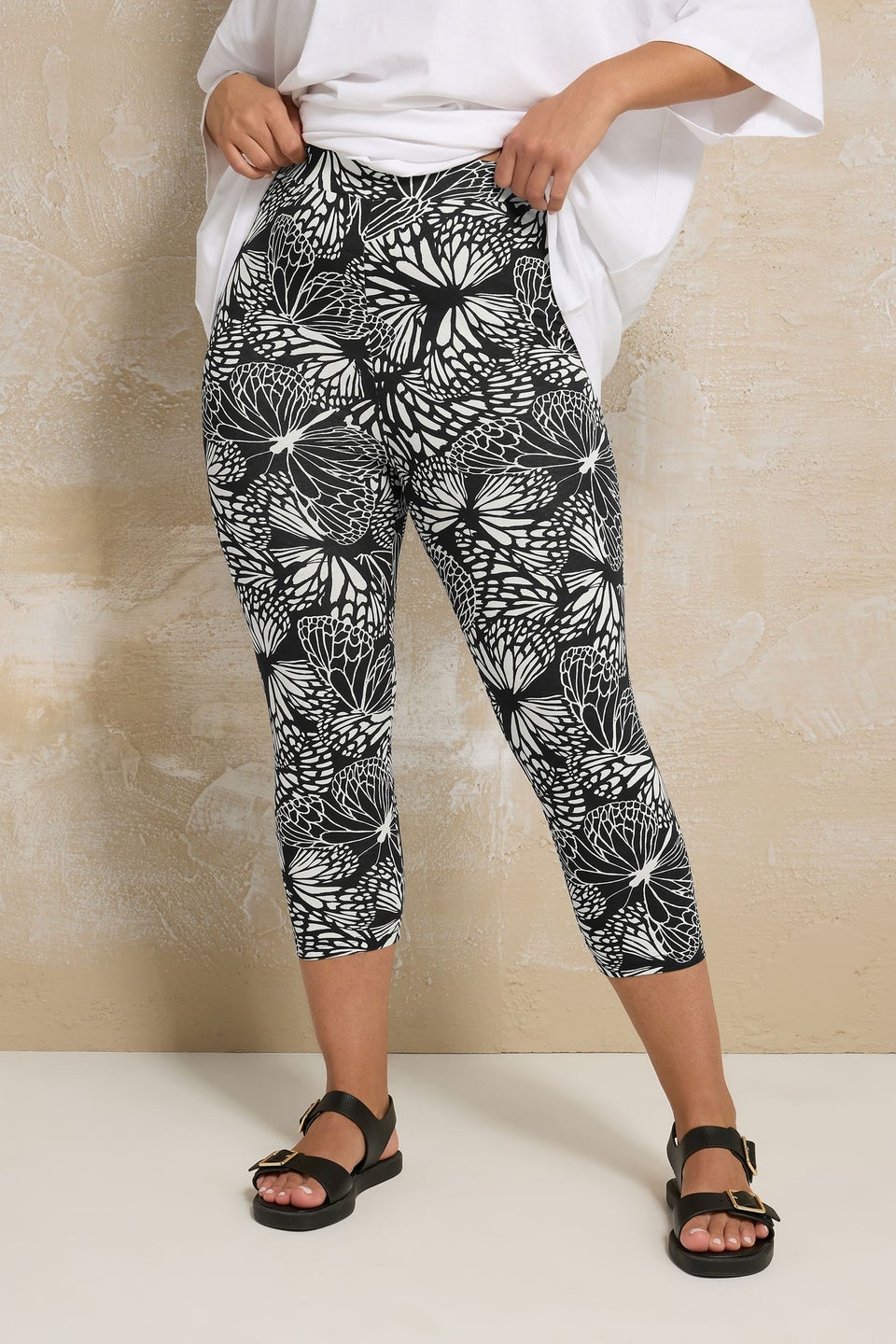 Yours 2 Pack Curve Black Butterfly Print Cropped Leggings