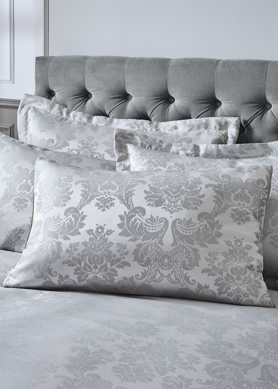 Catherine Lansfield Silver Grey Damask Jacquard Duvet Cover Set with Pillowcases