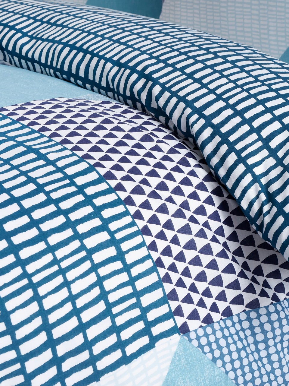 Catherine Lansfield Teal Green Larsson Geo Reversible Duvet Cover Set with Pillowcase