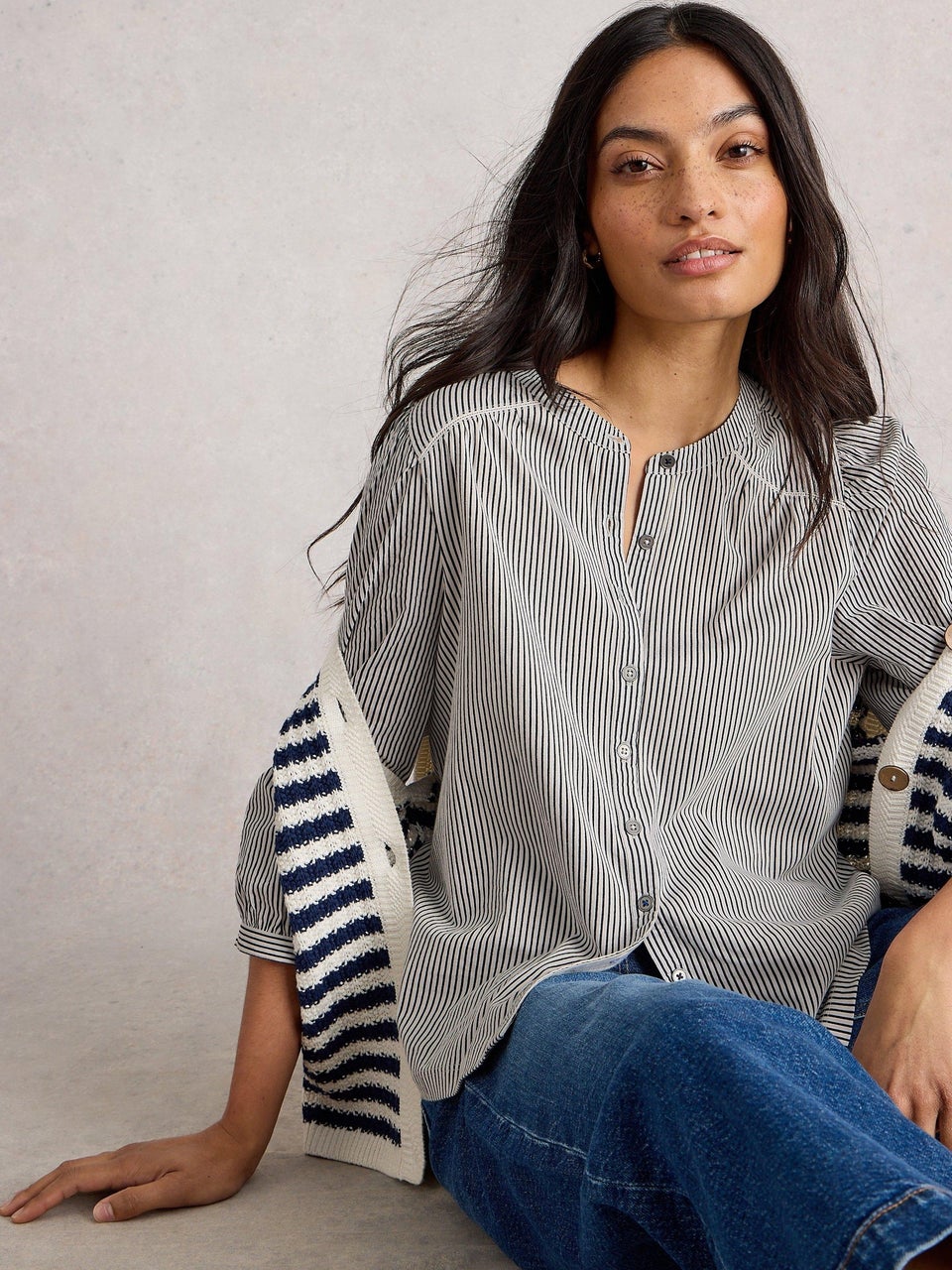 Gestreifte Bluse aus Materialmix