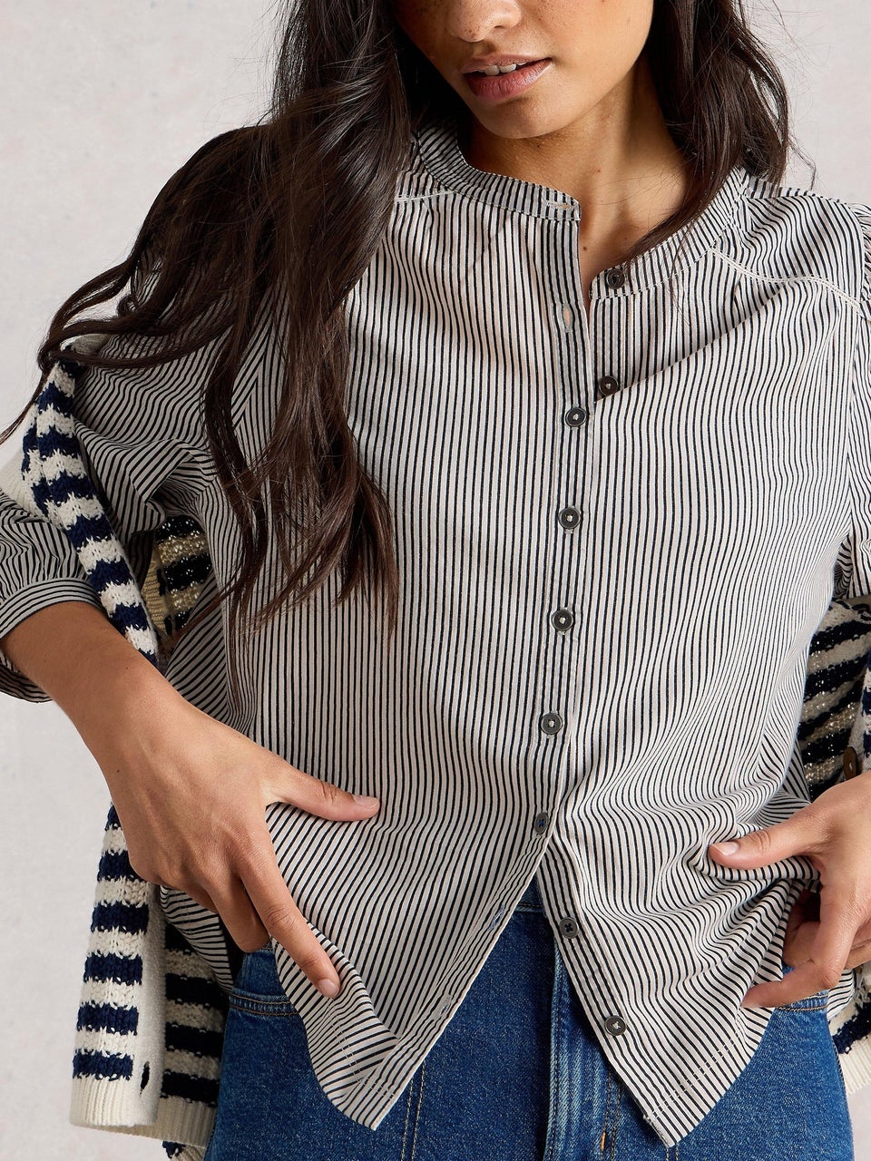 Gestreifte Bluse aus Materialmix