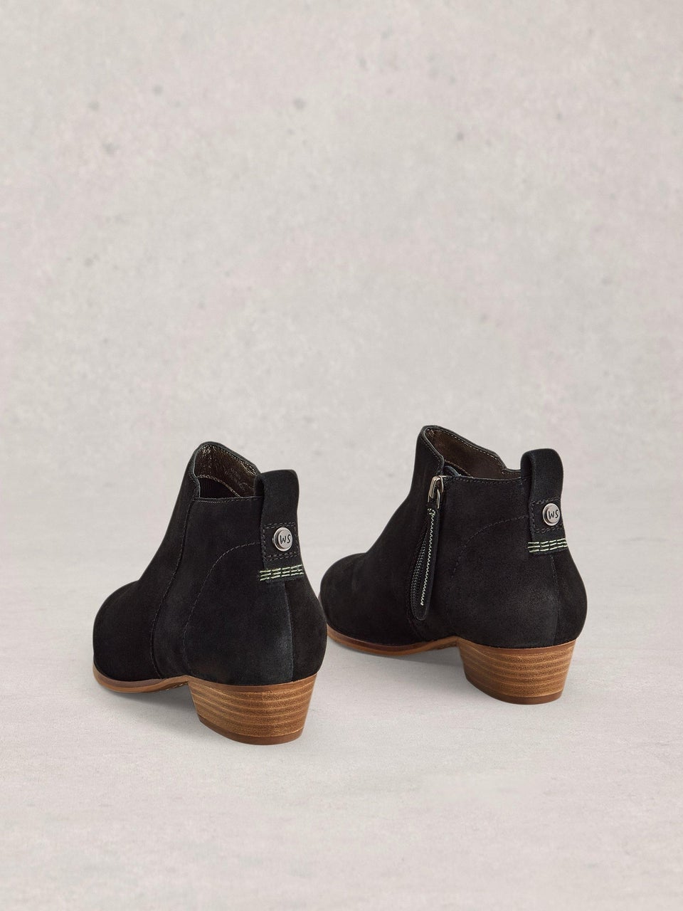 Wildlederstiefeletten mit weiter Passform