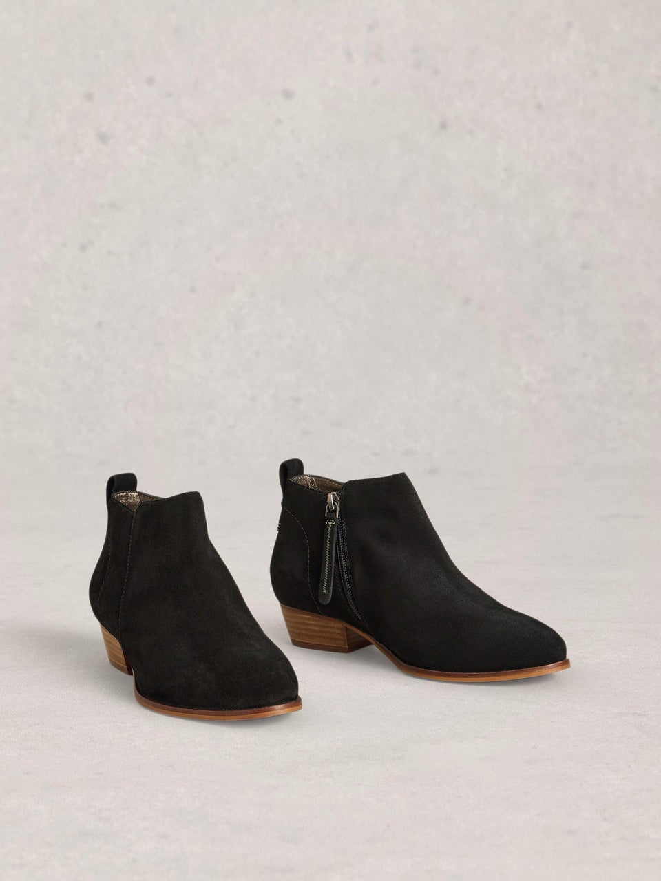 Wildlederstiefeletten mit weiter Passform