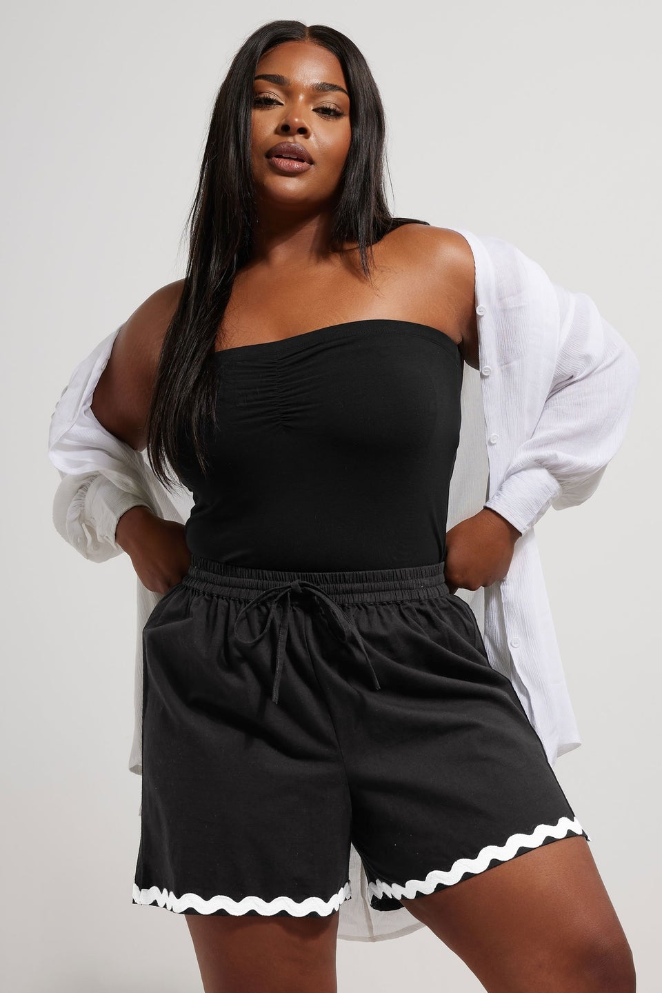 Yours Curve Black Contrast Swirl Embroidered Hem Shorts