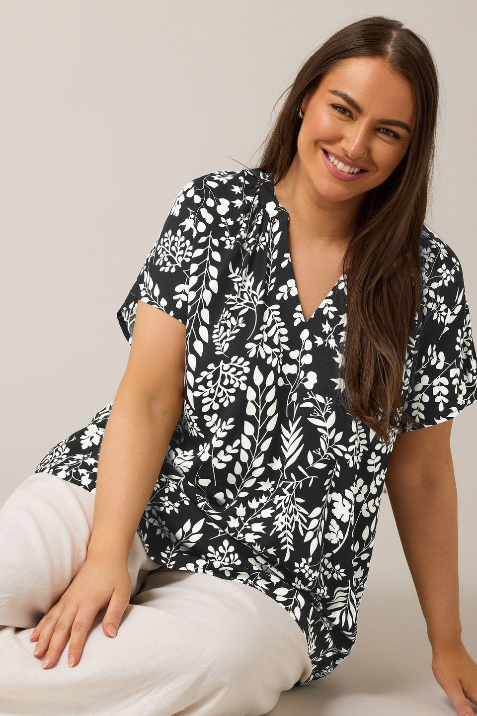 EVANS Curve Black & White Leaf Print Blouse