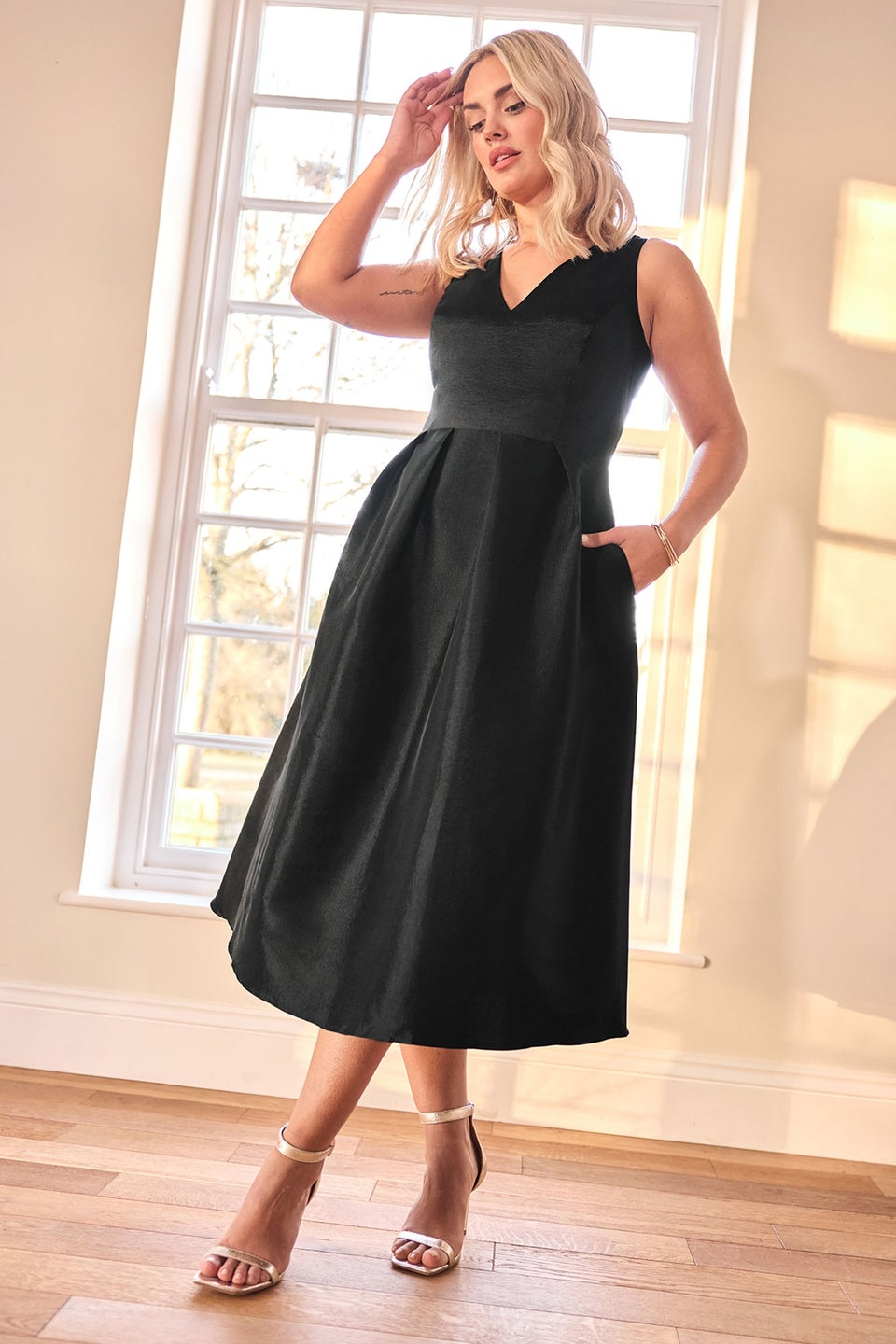 Yours London Curve Black Pleated V-Neck Midi Prom Dress