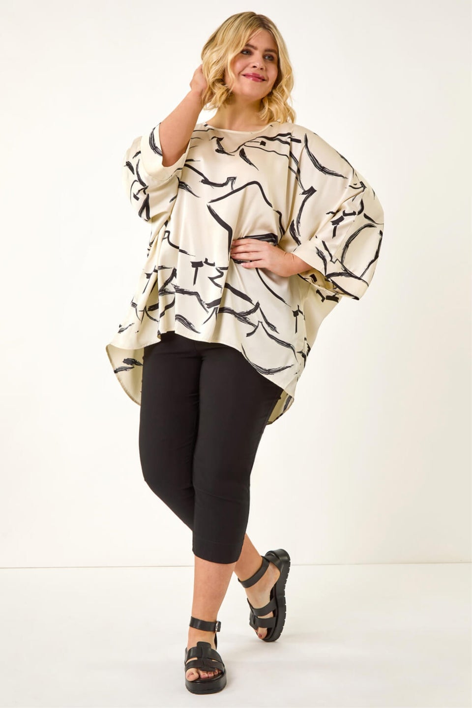 Roman Ivory Curve Mono Print Longline Top