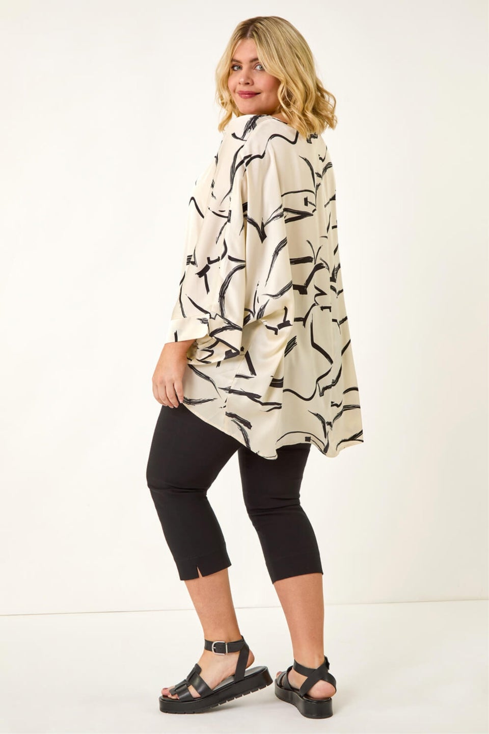Roman Ivory Curve Mono Print Longline Top