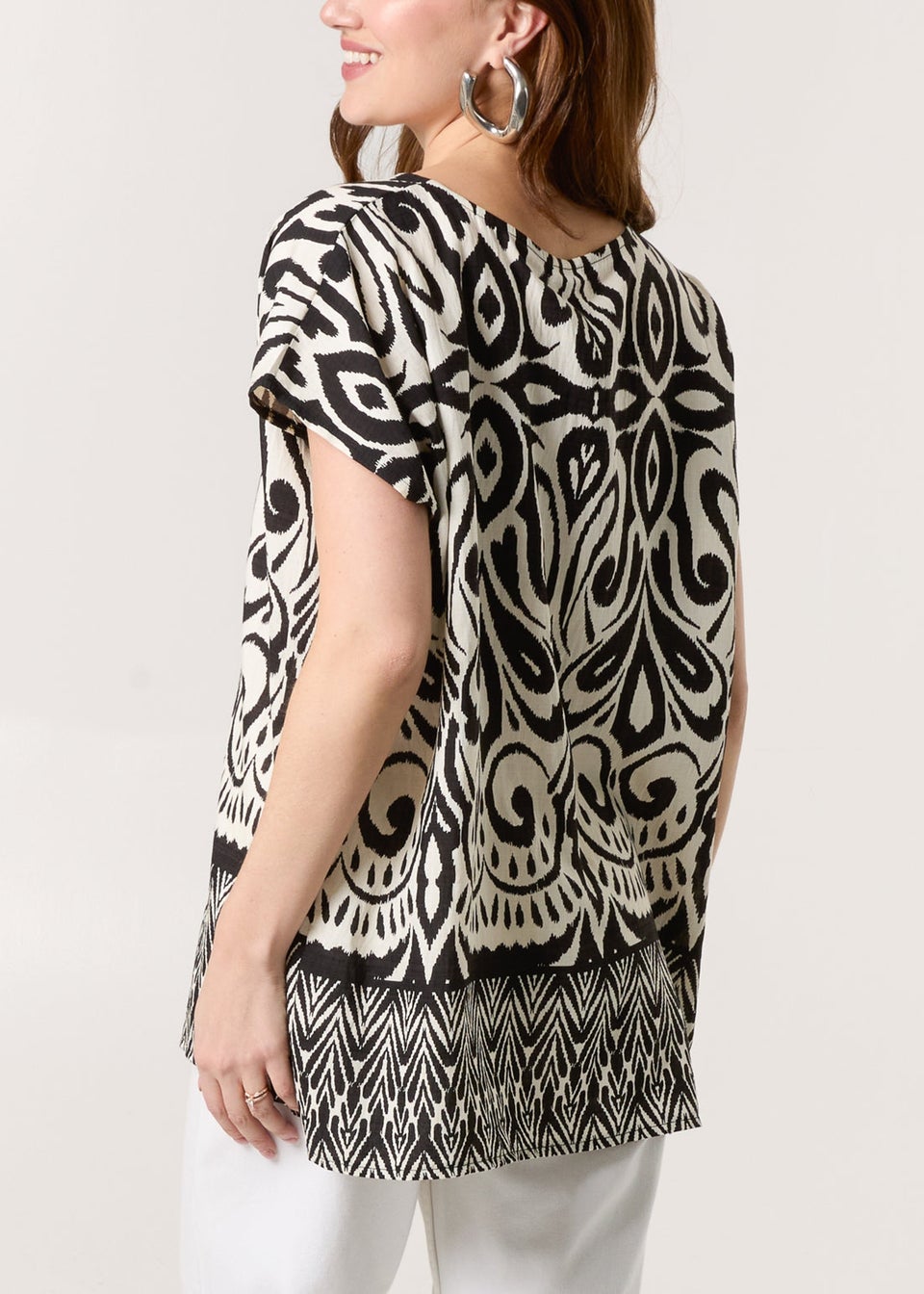 Blue Vanilla Black Round Neck Top With Abstract Print