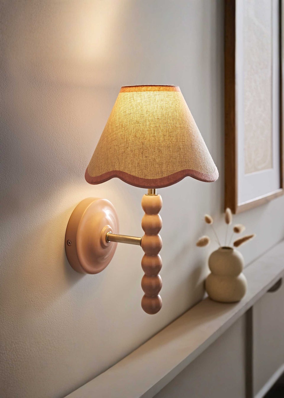 ValueLights Rose Pink Bobbin Wall Light with Scallop Lampshade