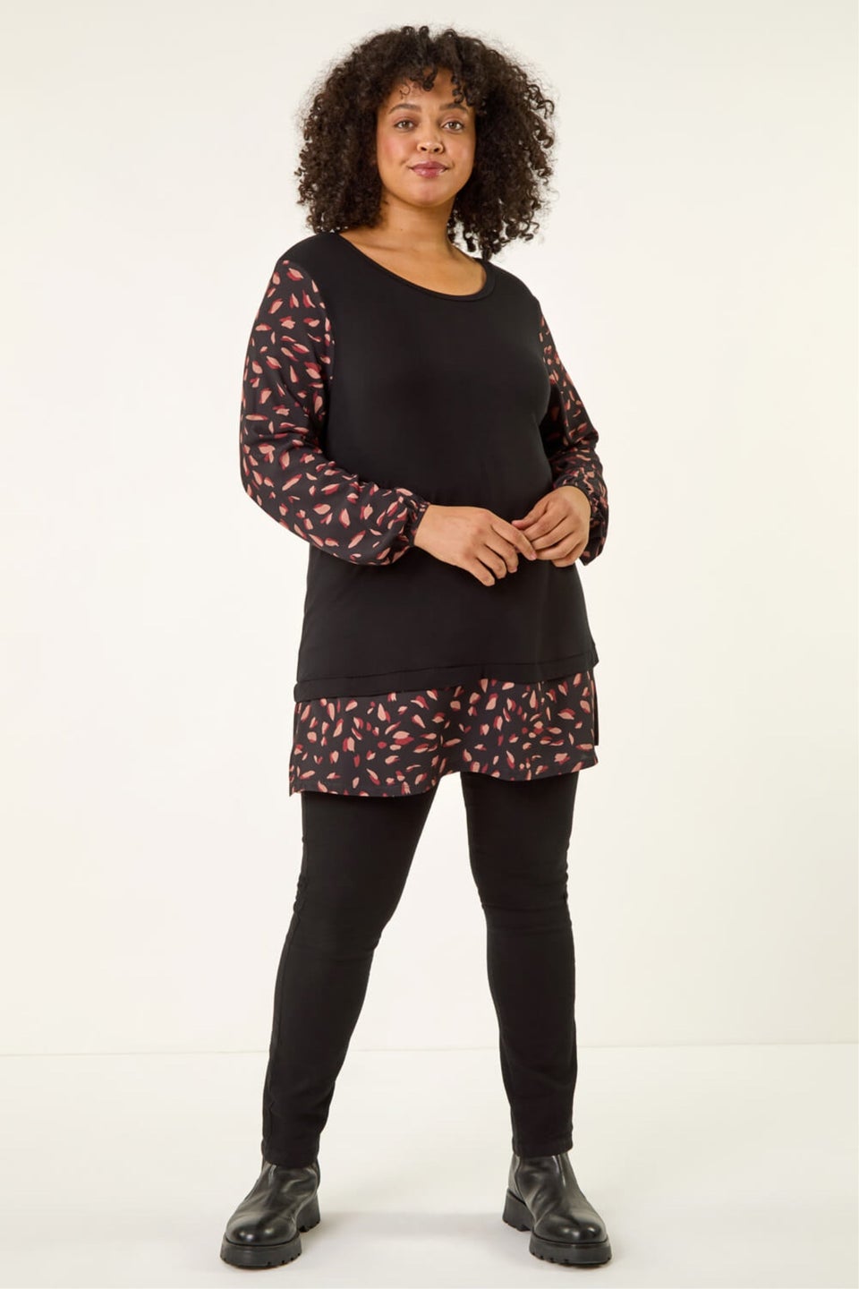 Roman Black Curve Contrast Stretch Top