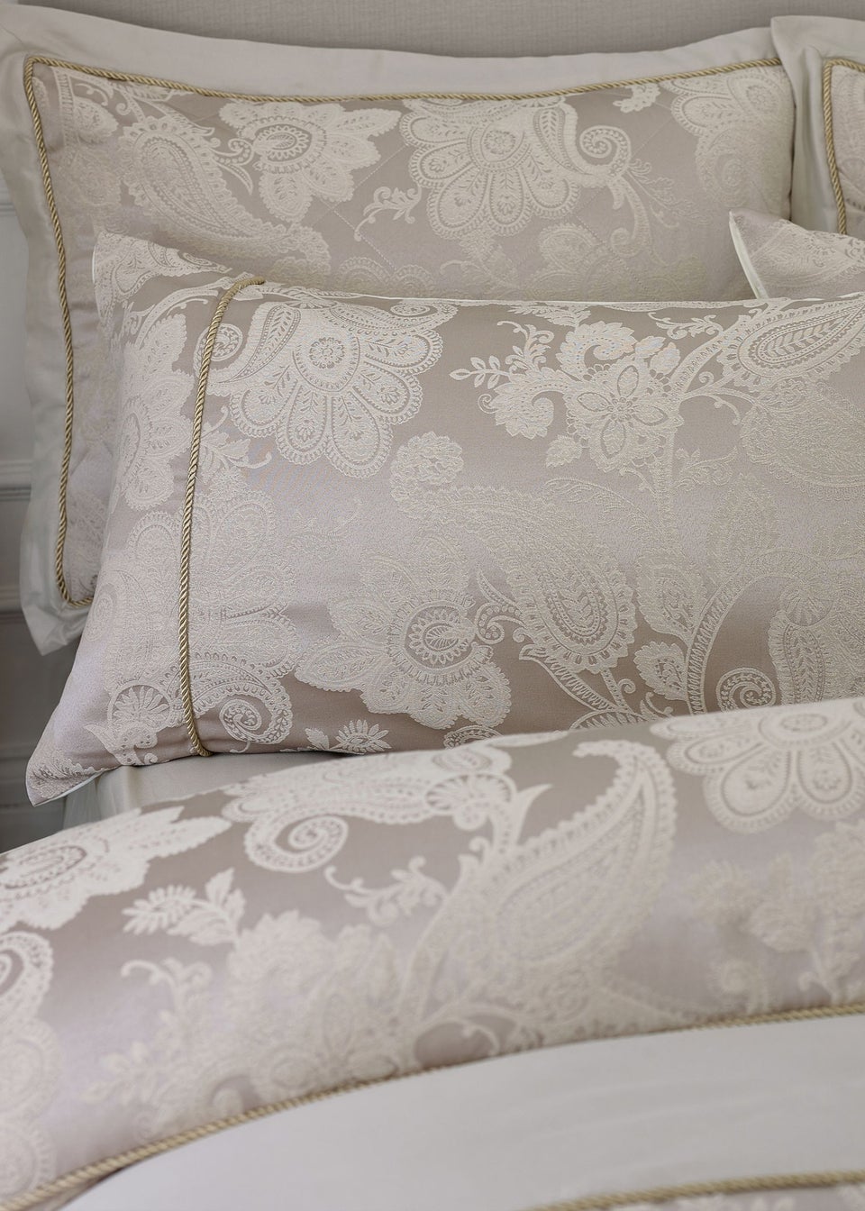 Catherine Lansfield Opulent Jacquard Duvet Cover Set Champagne Gold