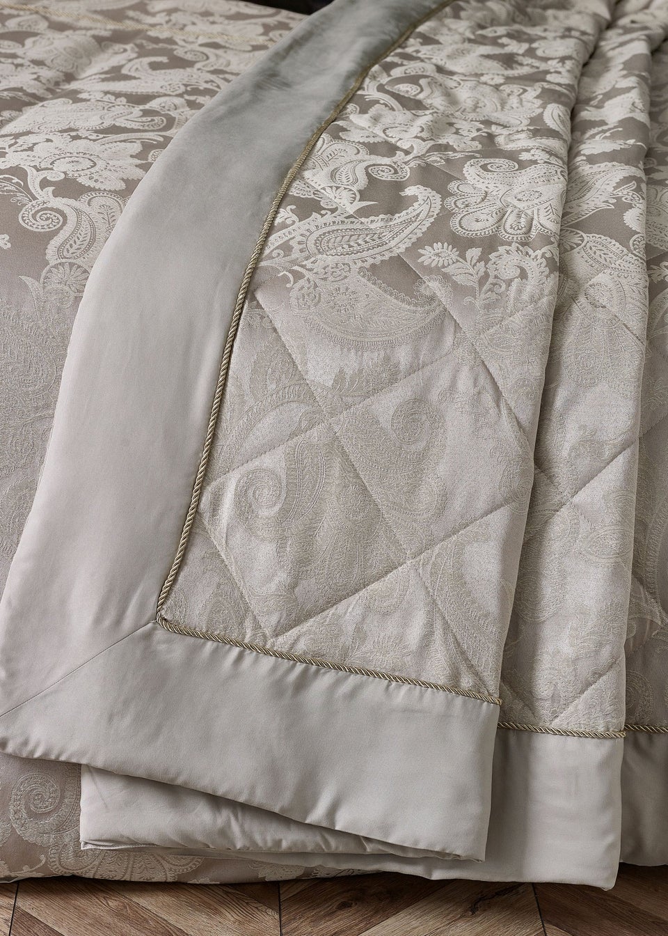 Catherine Lansfield Opulent Jacquard Bedspread Champagne