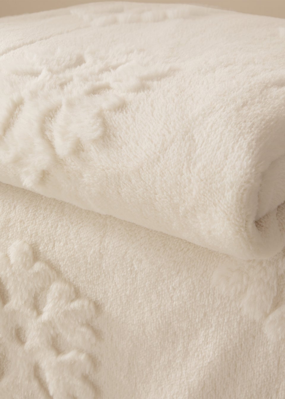 Furn Snowflakes Faux Fur Snow White Throw
