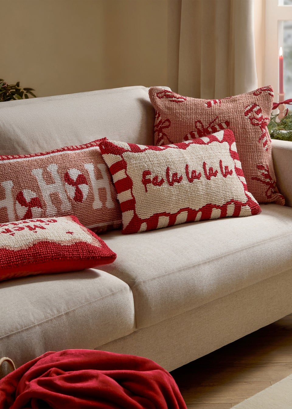 Furn Candy Fa La La Tufted Red/White Cushion