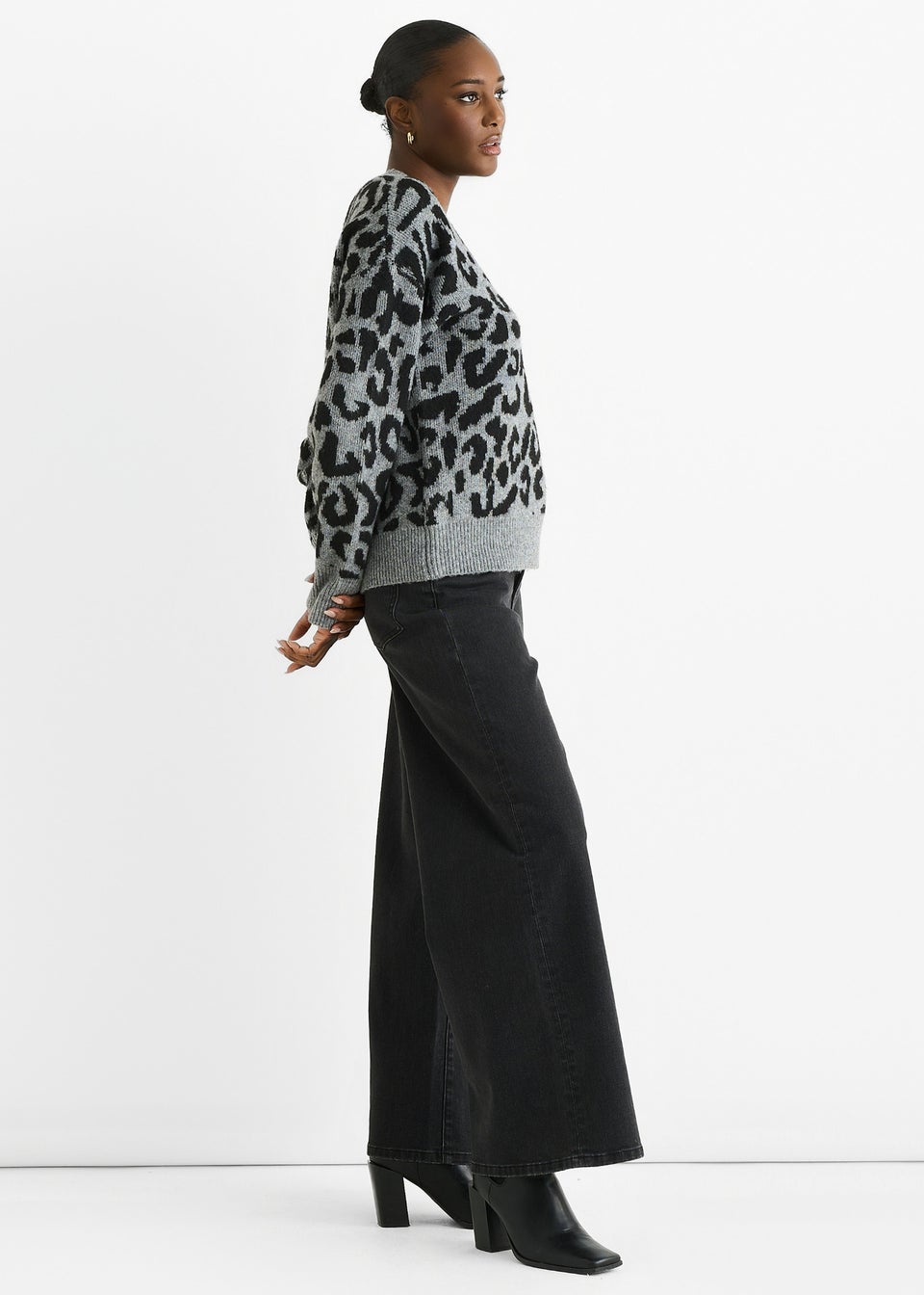 Gini London Grey Animal V Neck Short Knit Jumper