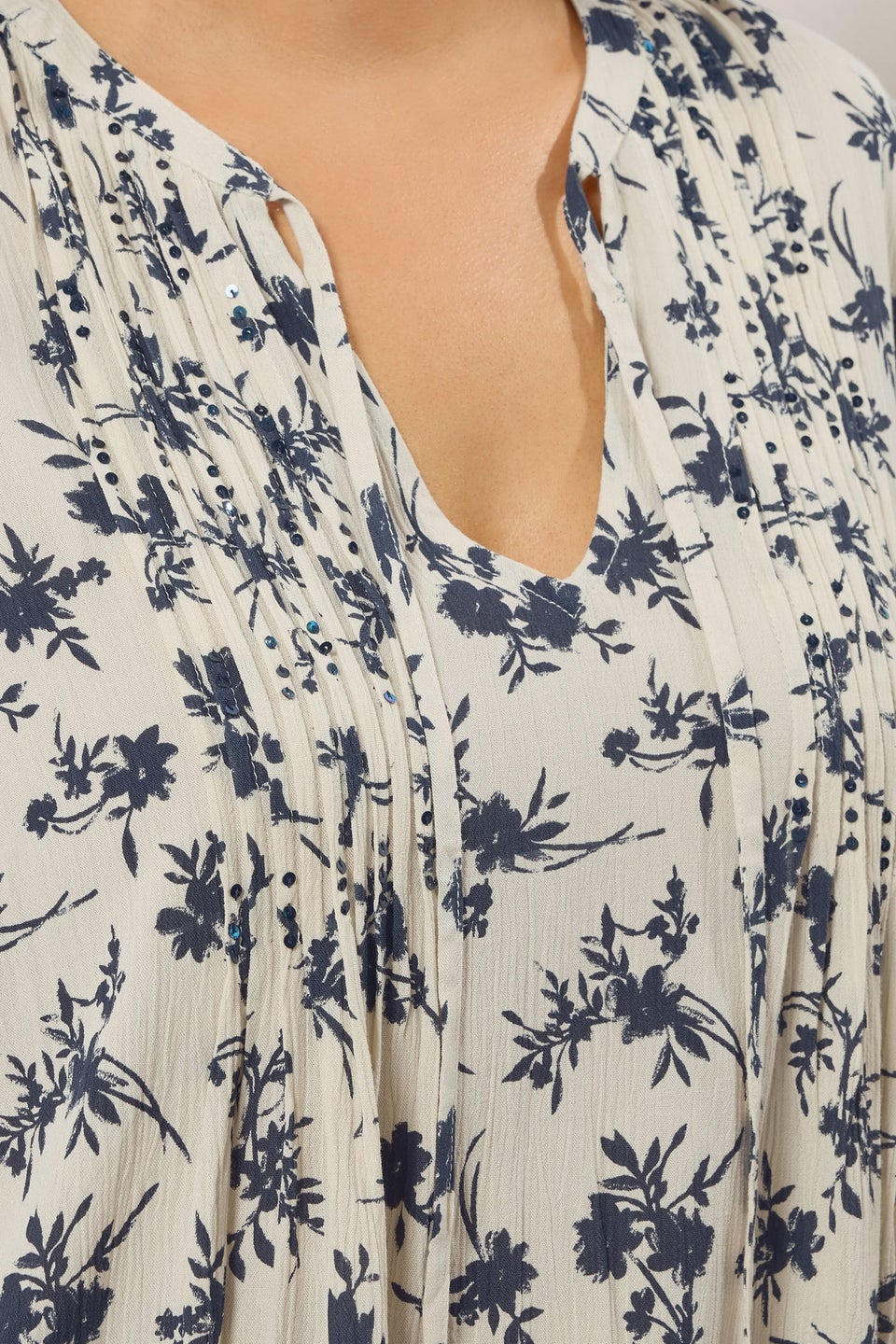 Evans Curve White Floral Tie Neck Blouse