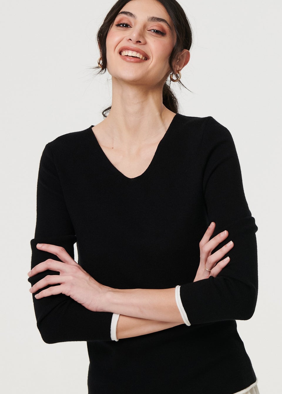 Izabel London Black Contrast Trim V-Neck Knit Top