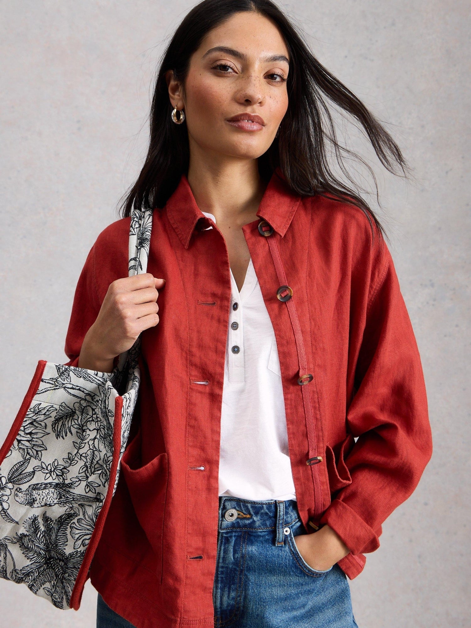 Ärmellose Bluse CecilyAktueller Preis: 44,00 €. Unverbindliche Preisempfehlung: 60,00 €. Spare €16.00 .44,00 €60,00 €Sparen Sie €16.00Schnellansicht
