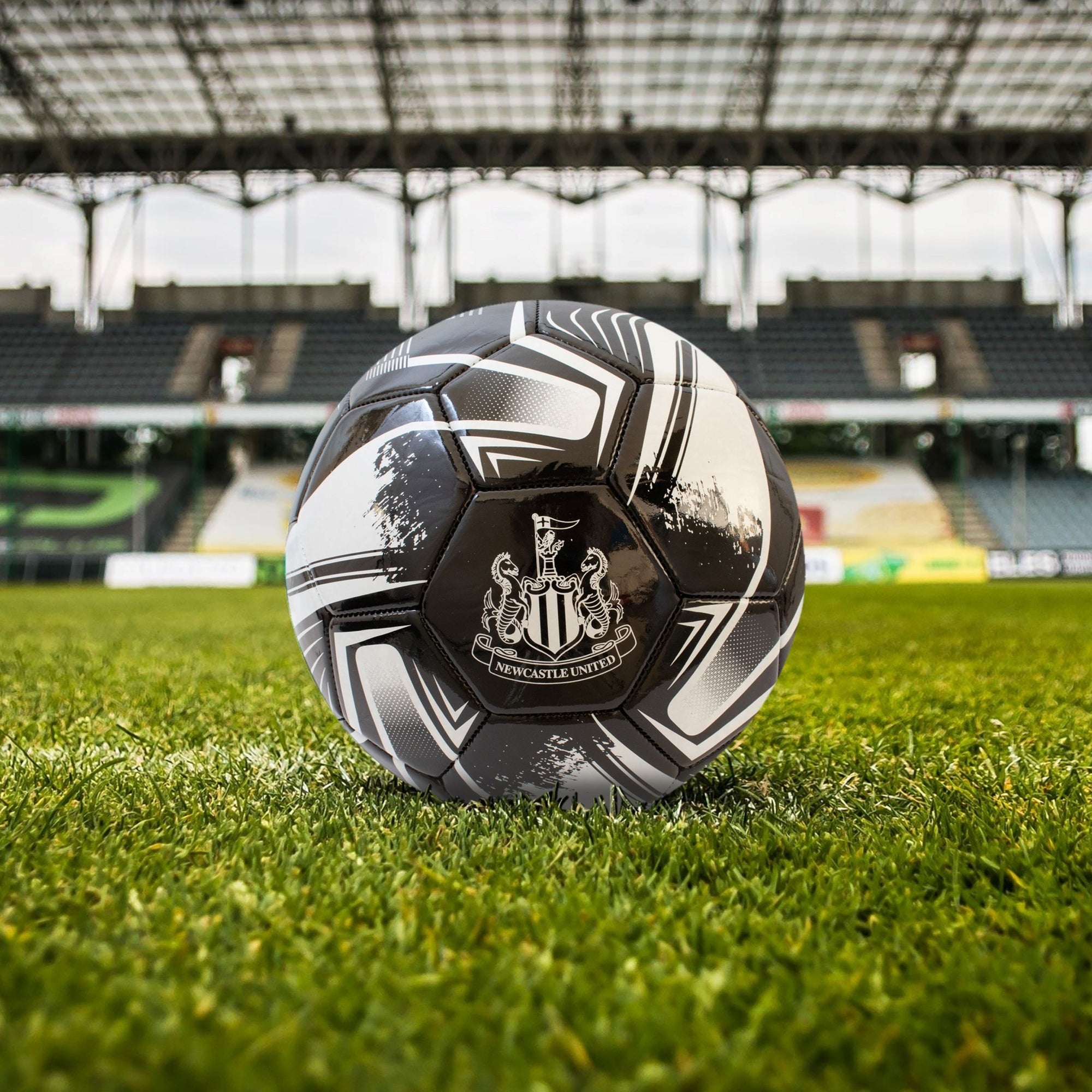 Sac Latéral Newcastle United – Officiel, Rayé Noir/blanc, Avec 2 Compartiments Et Sangle Réglable Pour Les Fans De Foot !