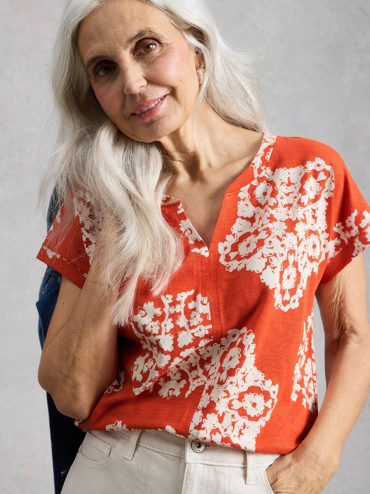 ...(5) weitereT-Shirt Nelly mit KeilausschnittAktueller Preis: 26,00 €. Unverbindliche Preisempfehlung: 41,00 €. Spare €15.00 .26,00 €41,00 €Sparen Sie €15.00Schnellansicht