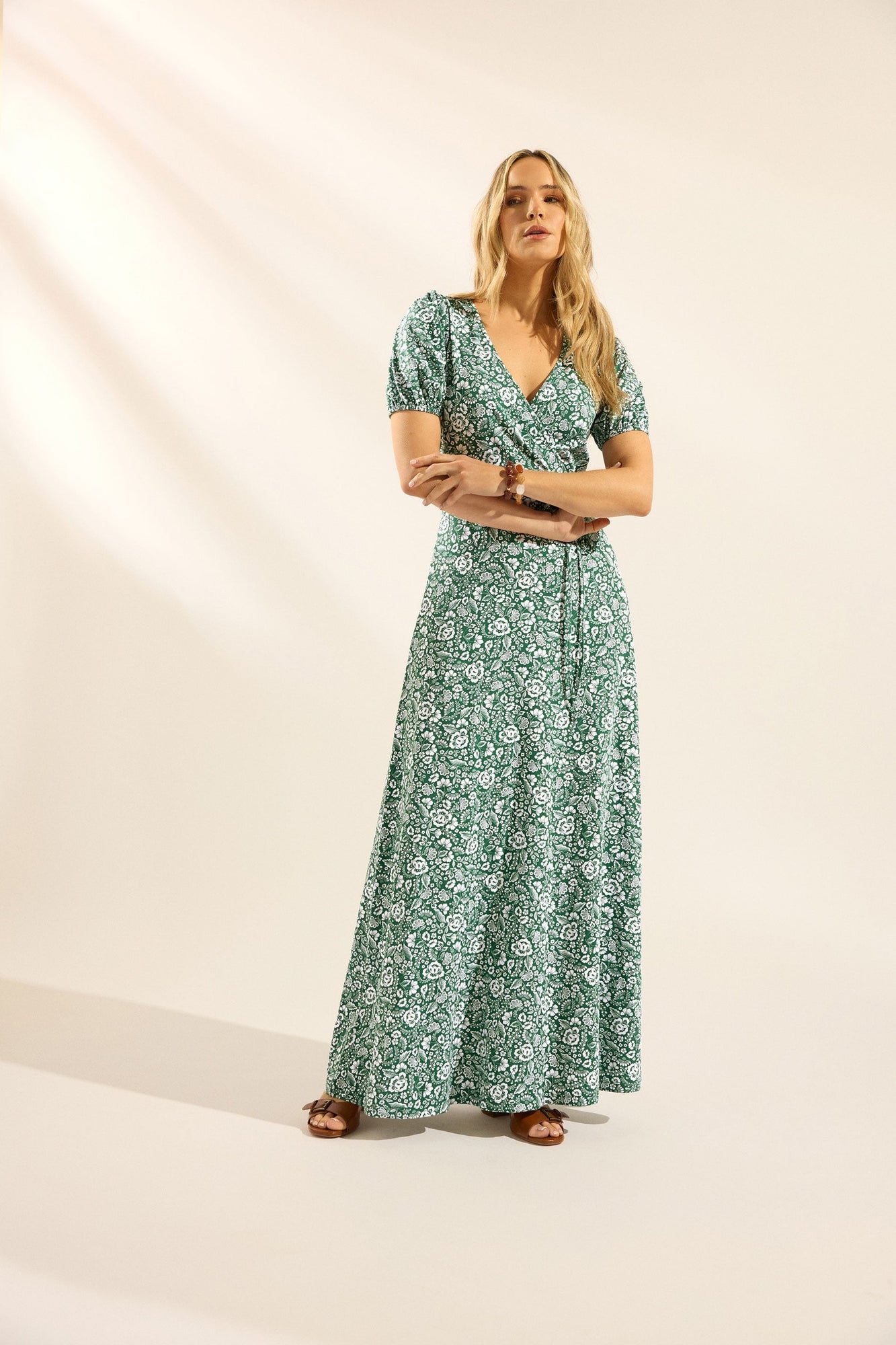 gini london green floral print maxi dress Gini London Green Watercolour Floral Maxi Dress - Size 8