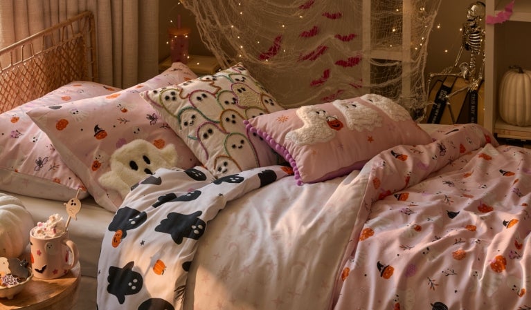 Halloween Bedroom Decoration Ideas